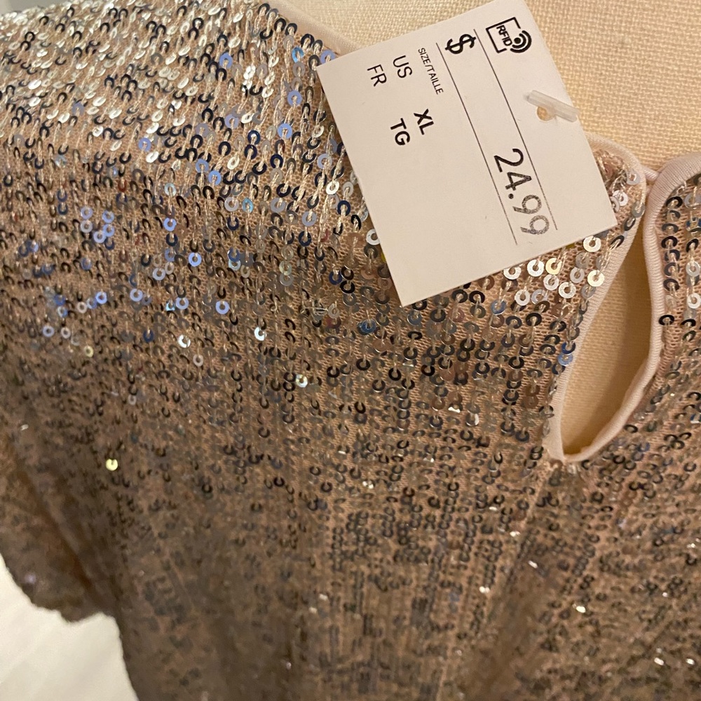 H&M Gold Sequin Top - Picture 3 of 4